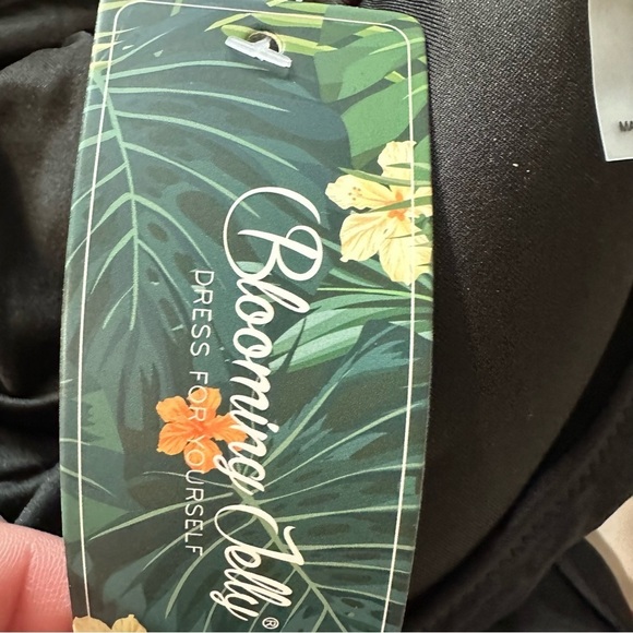 Blooming Jelly women's size large black v-neck tummy control, with ruffled - Picture 3 of 4